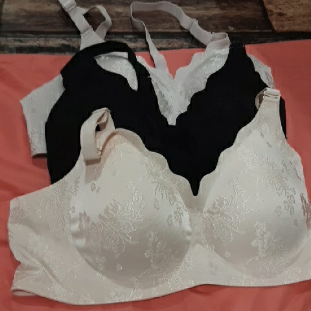 Everyday Lace-Detail Wireless Bra - Black & Cream